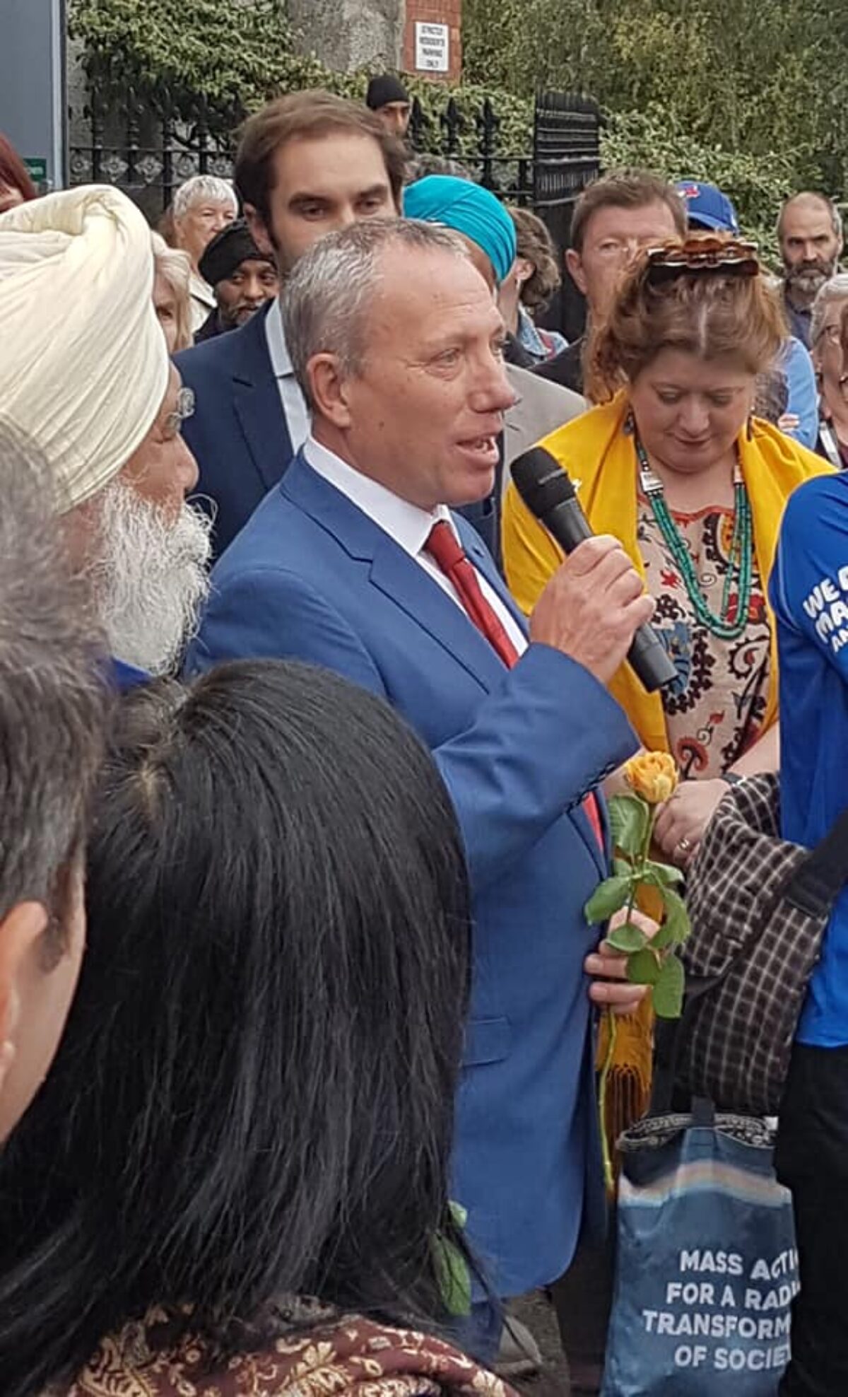 Councillor Gordon Munro speaking at the solidarity gathering outside Guru Nanak Gurdwara Edinburgh (photo © 2018 Ellen Watters)