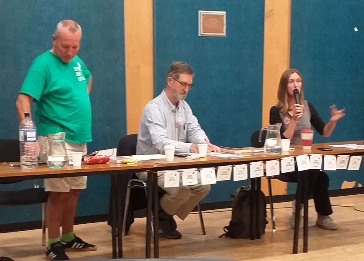 Chair and speakers engage with the meeting - L-R Gordon Munro, David Somervell, Sandra Brown © 2019 Hayley Griffin